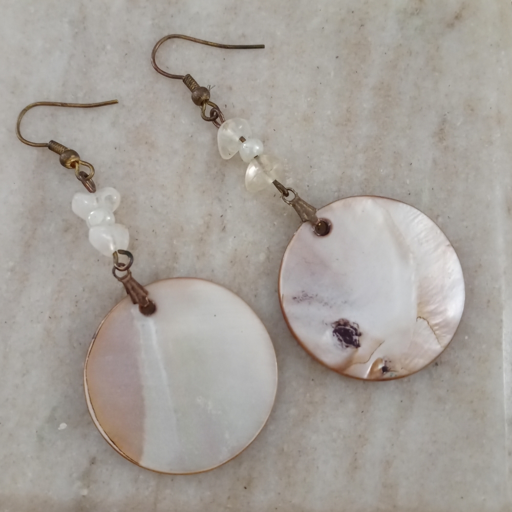 Natural shell earrings - Picture 3 of 3
